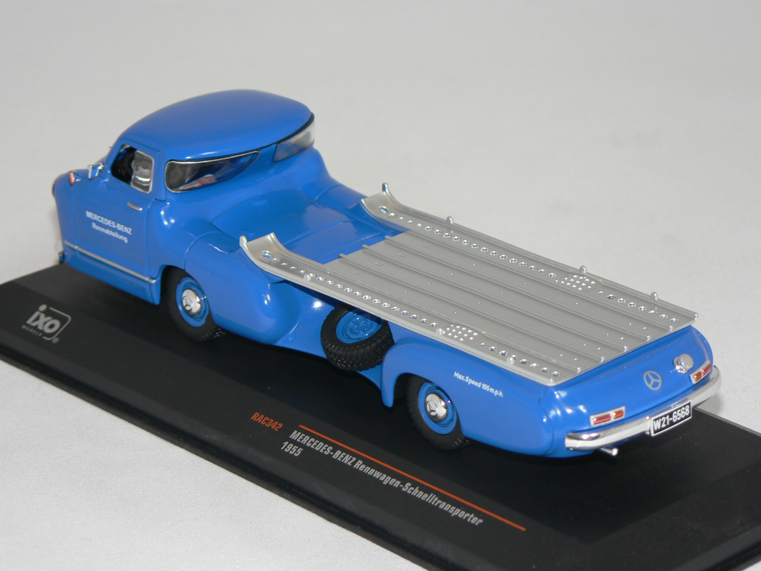 Mercedes Benz  ( Biltransport 1955 ) Tävlings bil ingår ej  Atlas 1:43 - 2
