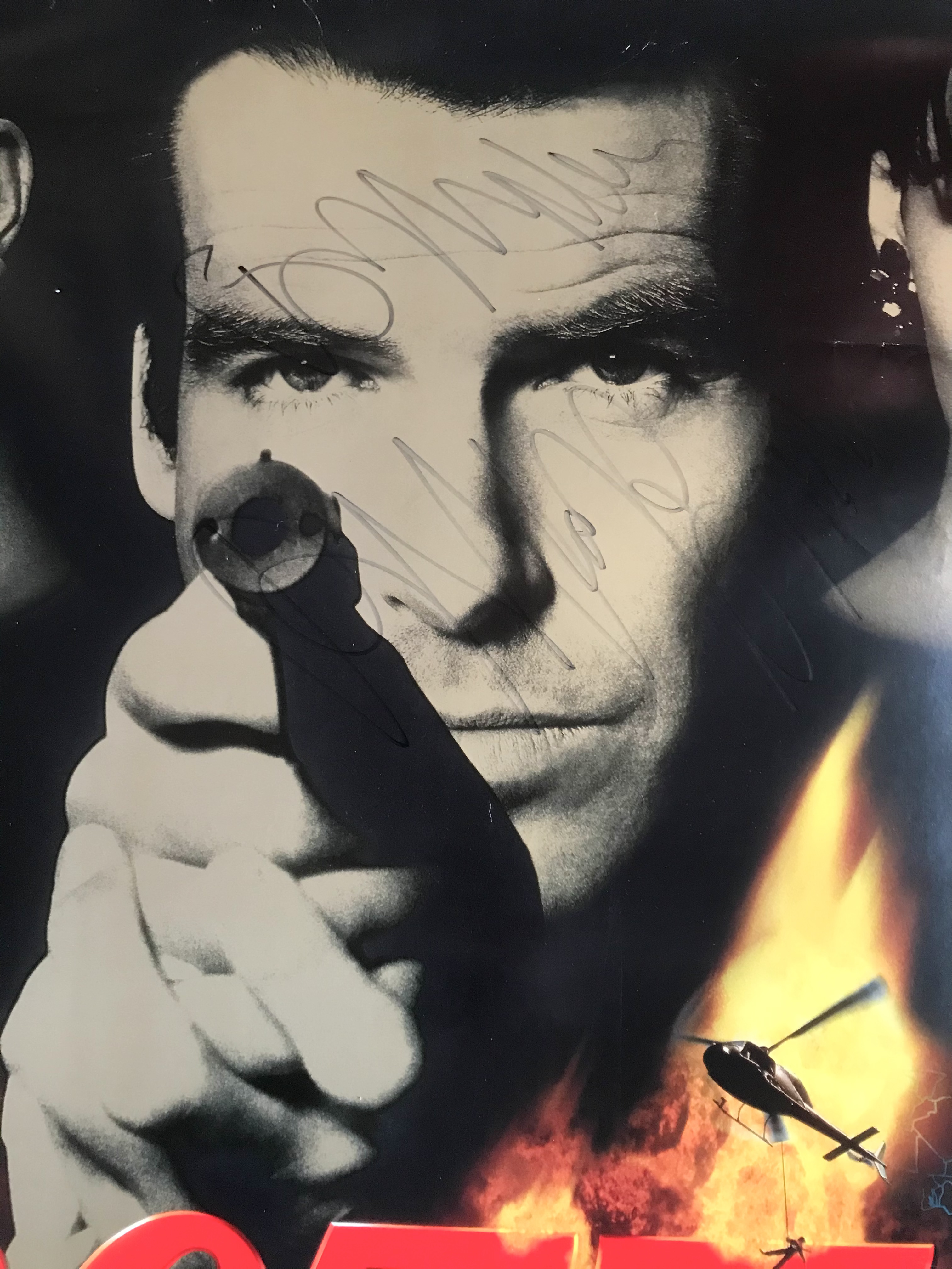 JAMES BOND OO7 - GOLDENEYE (1995) Autograf PIERCE BROSNAN - 2