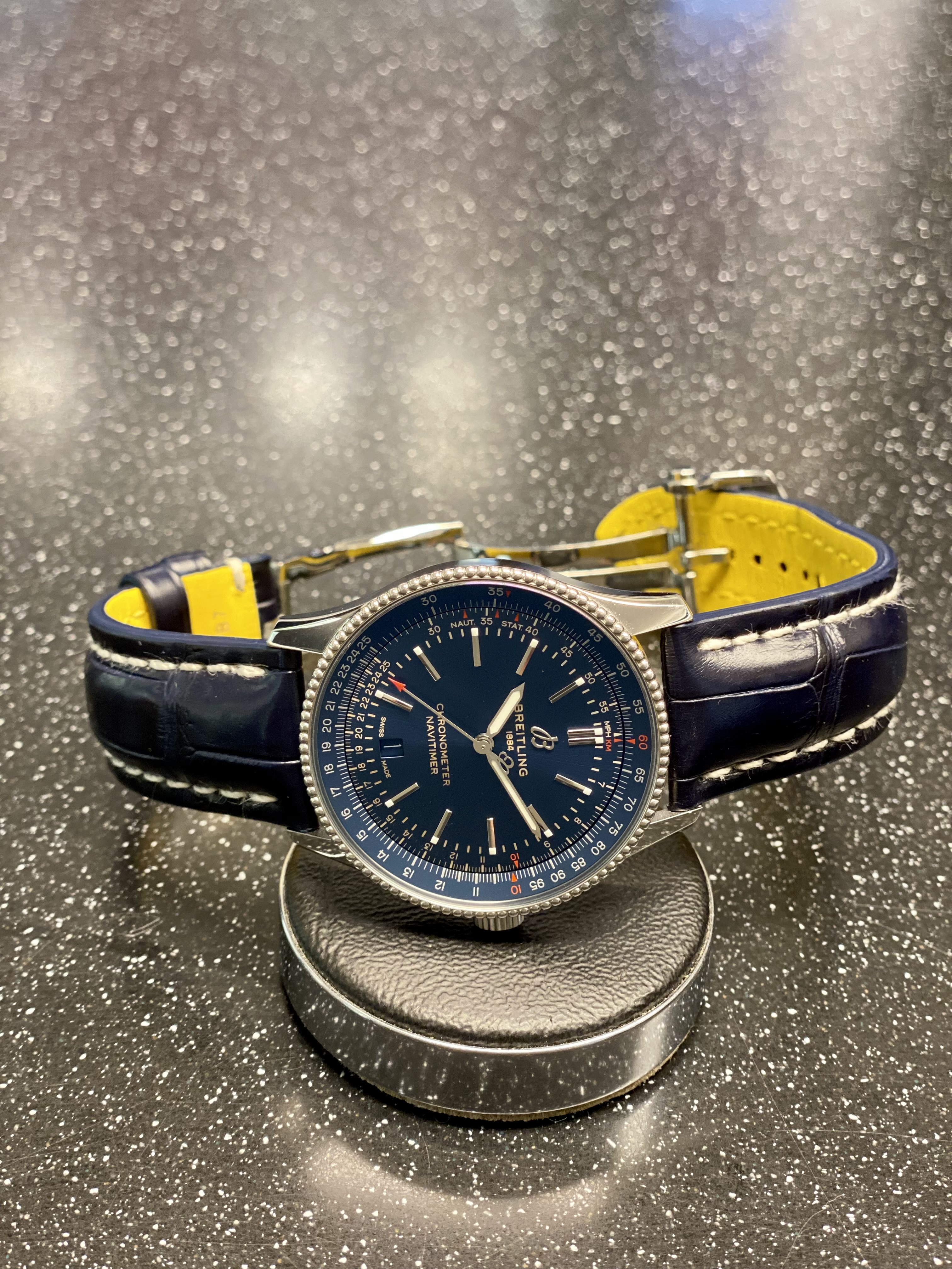 SÅLD 2 september 2021 för 29.900:- Breitling Navitimer Automatic 41 Blå1