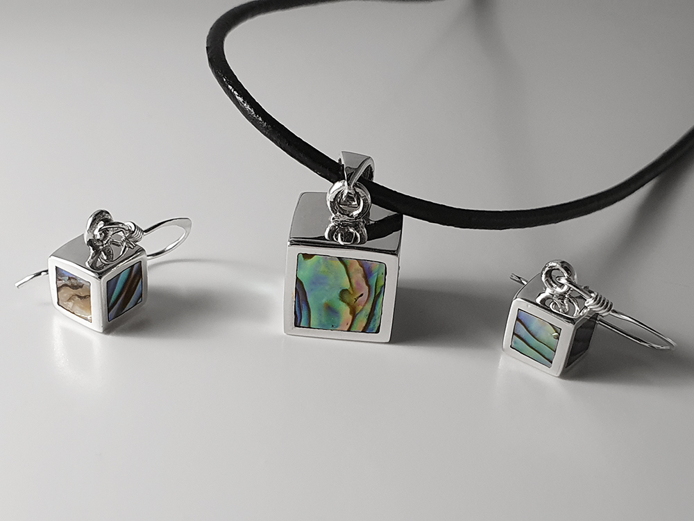 Set av abalonehänge och örhängen kub 925-silver
