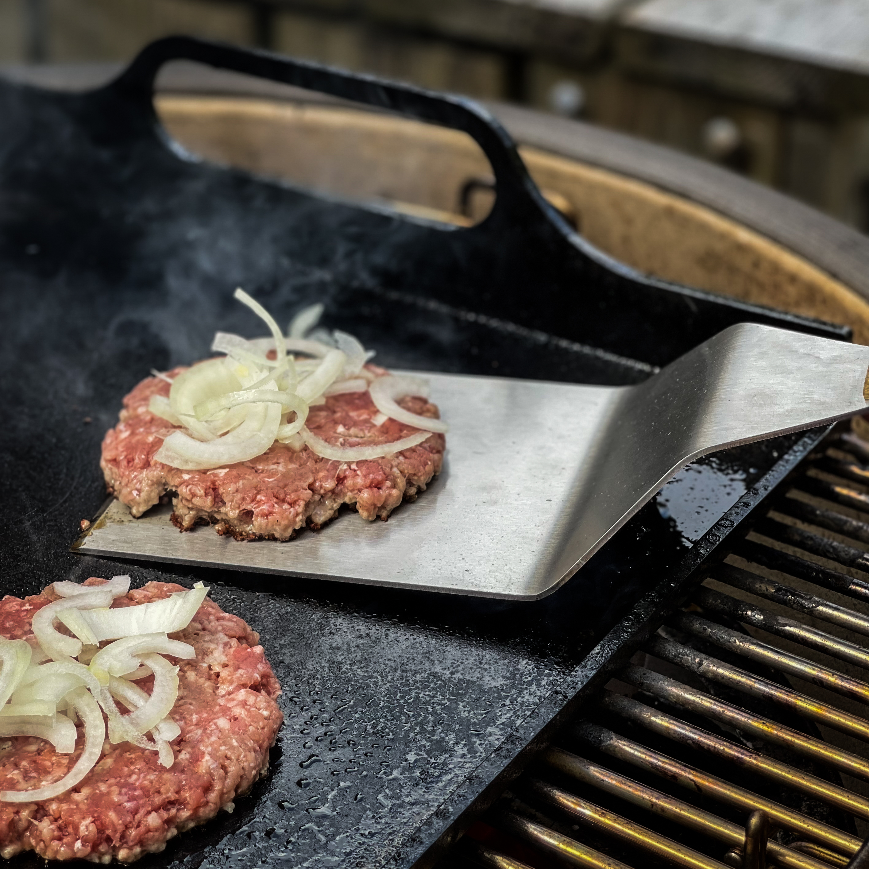 Smashburgare med lök på smasher Sarek