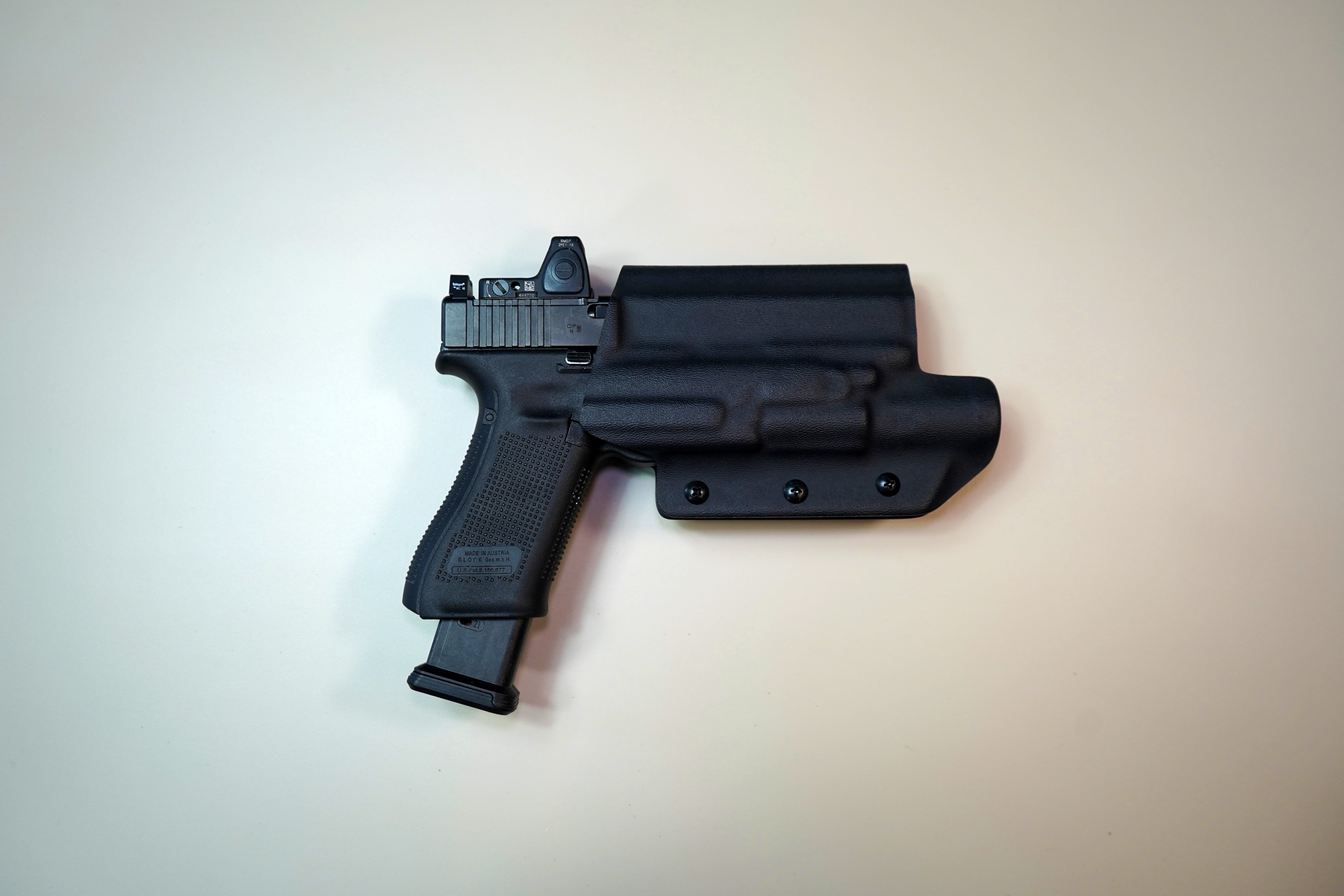 OTG - Glock 17 MKiii Outside Waistband w/ Light (SFX300U) - 3
