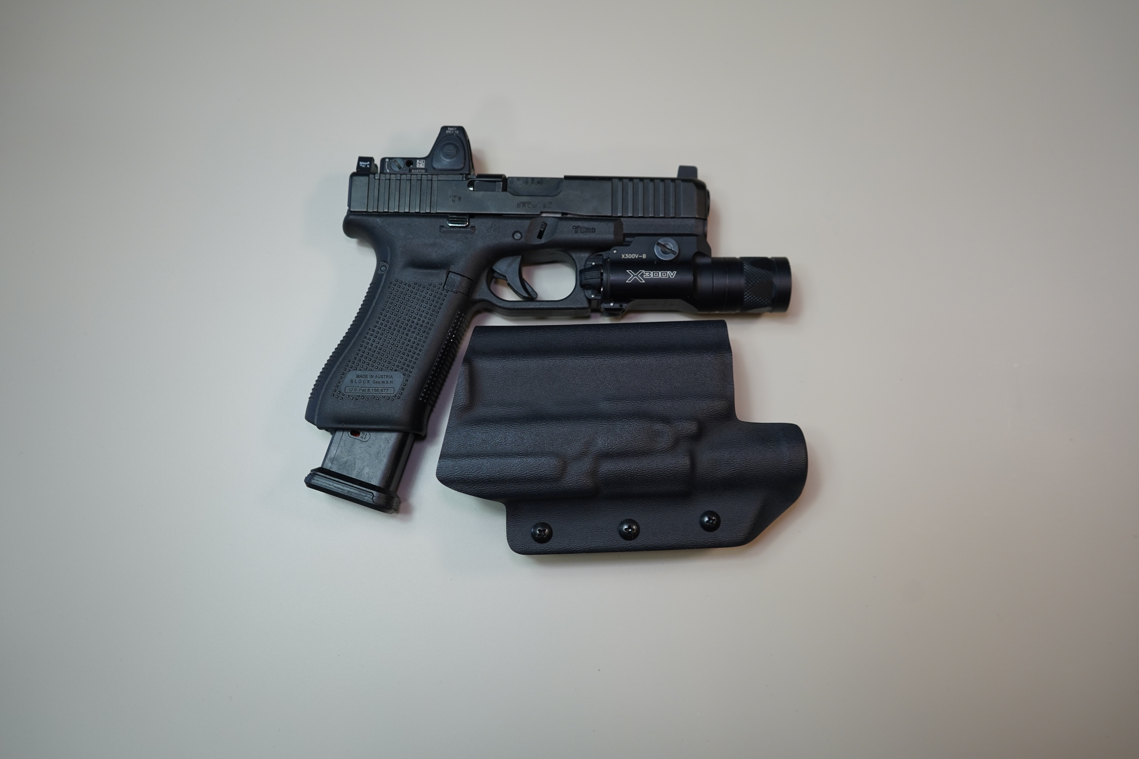 OTG - Glock 17 MKiii Outside Waistband w/ Light (SFX300U) - 4