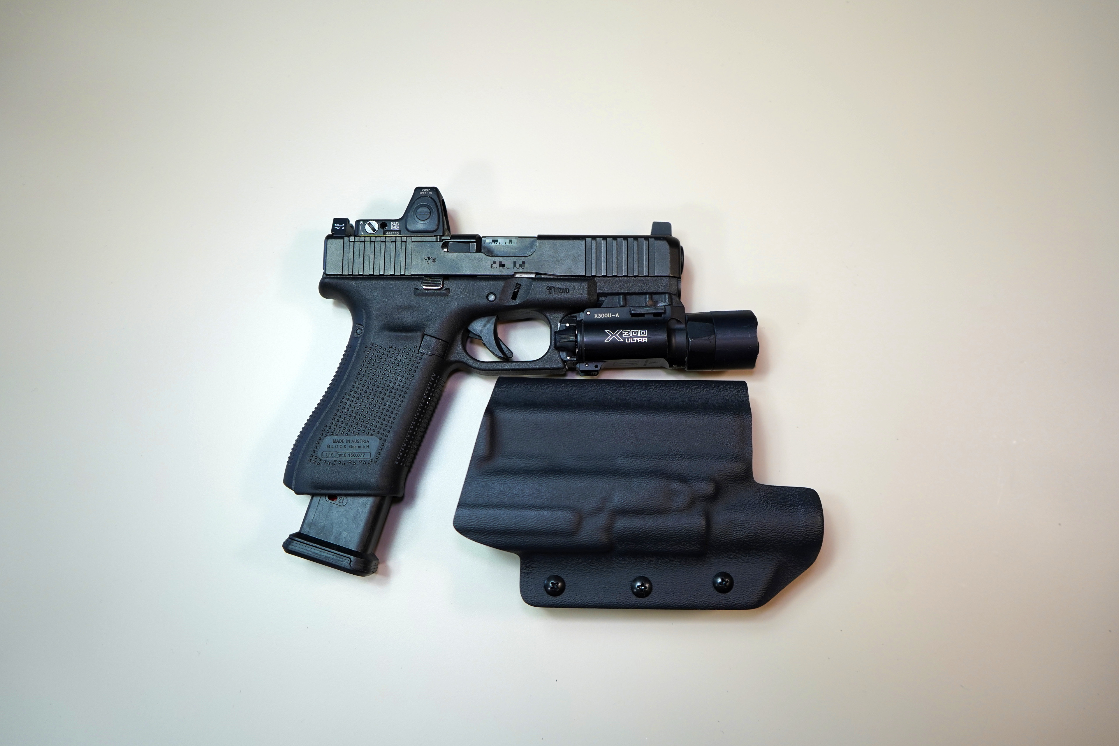 OTG - Glock 17 MKiii Outside Waistband w/ Light (SFX300U) - 5