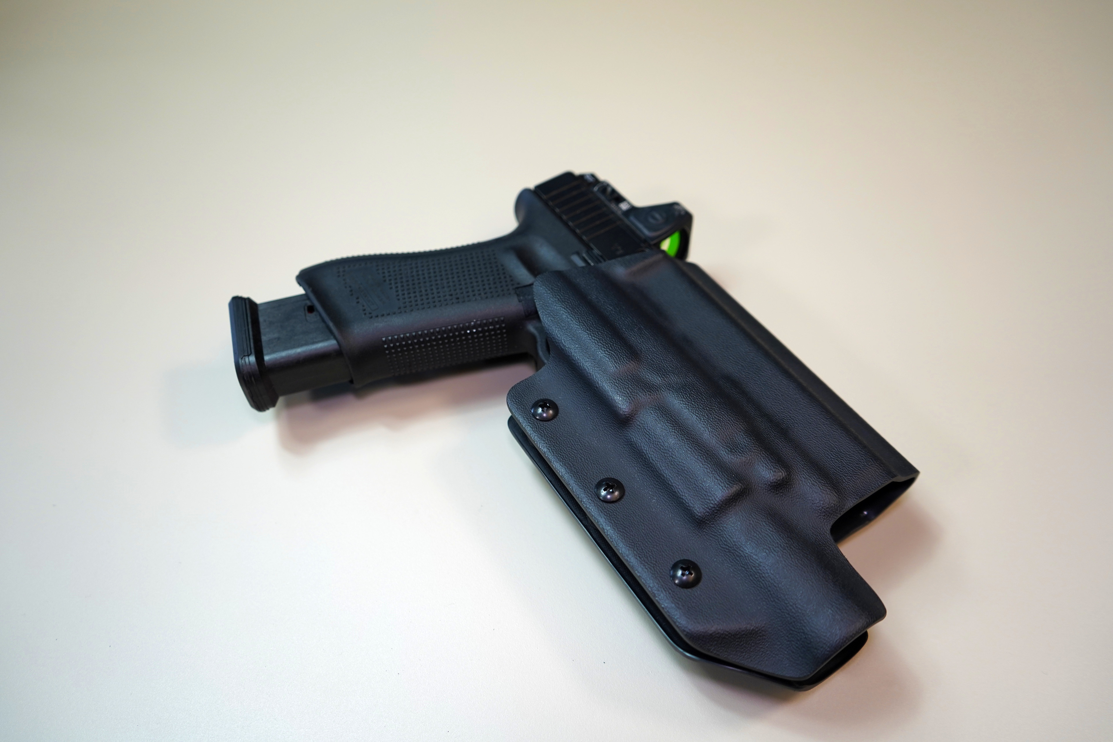 OTG - Glock 17 MKiii Outside Waistband w/ Light (SFX300U) - 2
