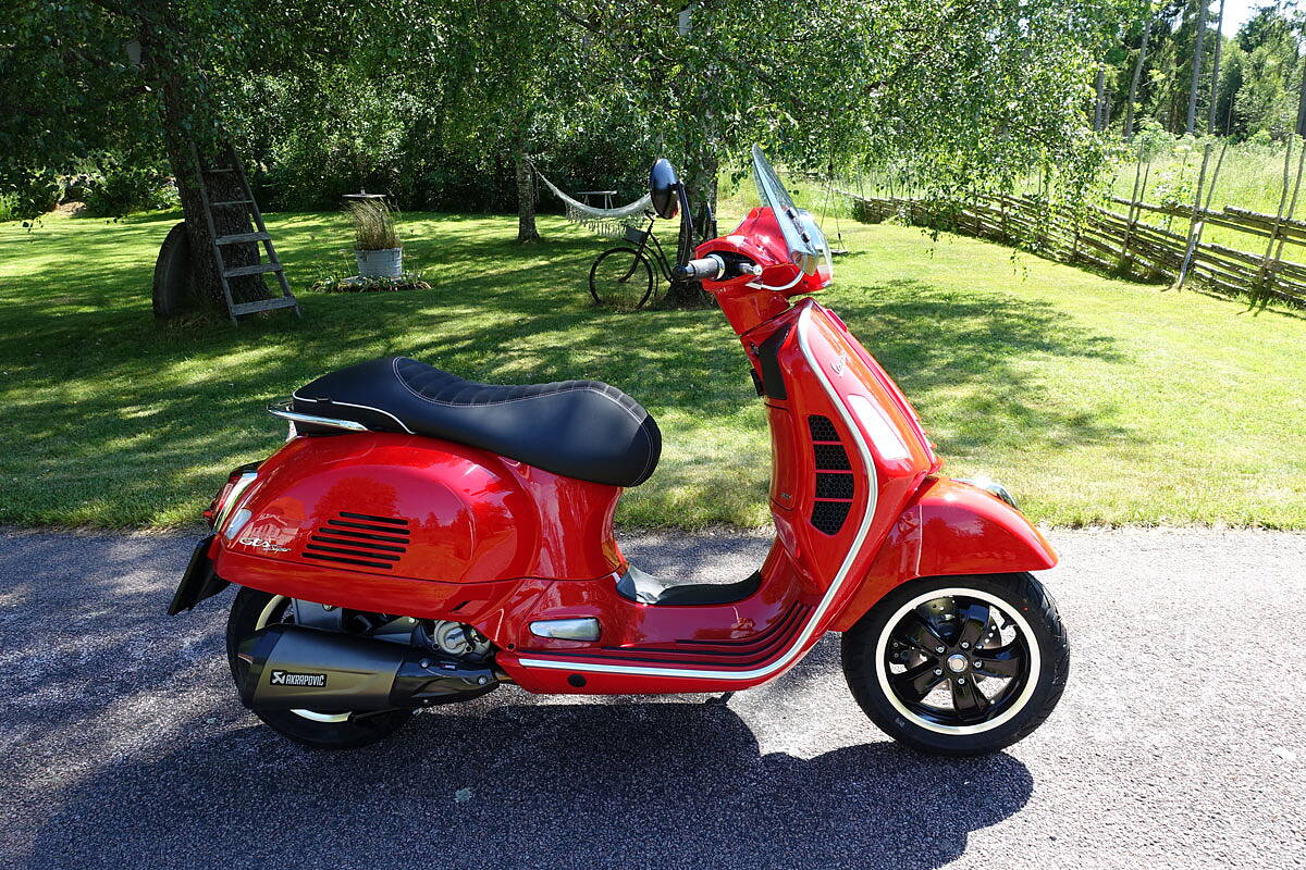 Vespa GTS 300 Sportkit - Vespa + Akrapovic - 2