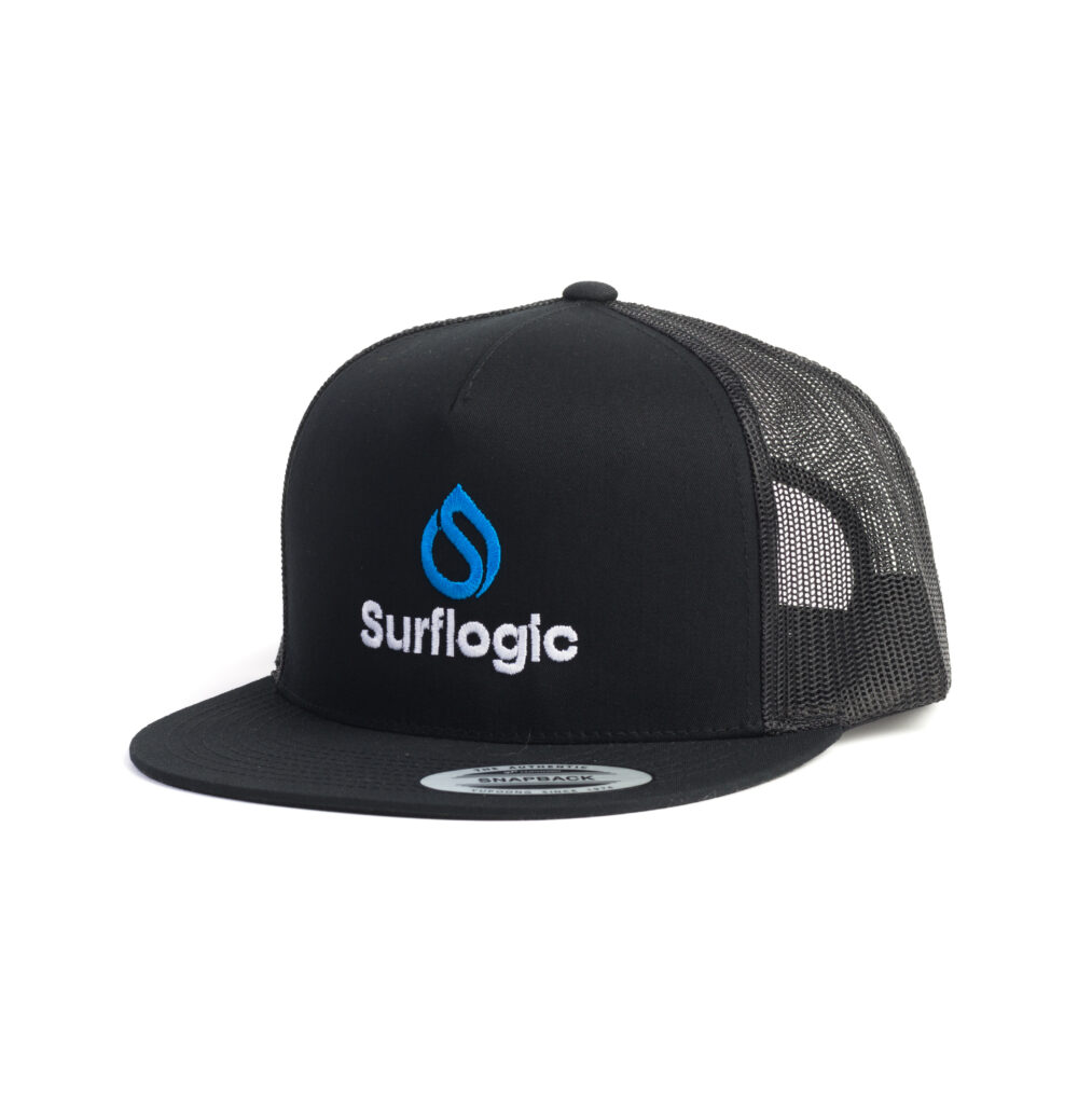 SURFLOGIC Flat trucker black