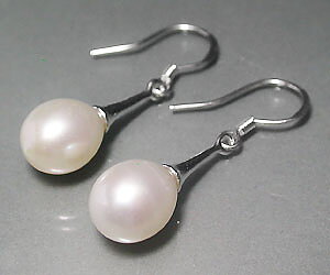 Lujosos aretes de plata con piedras preciosas de perlas genuinas