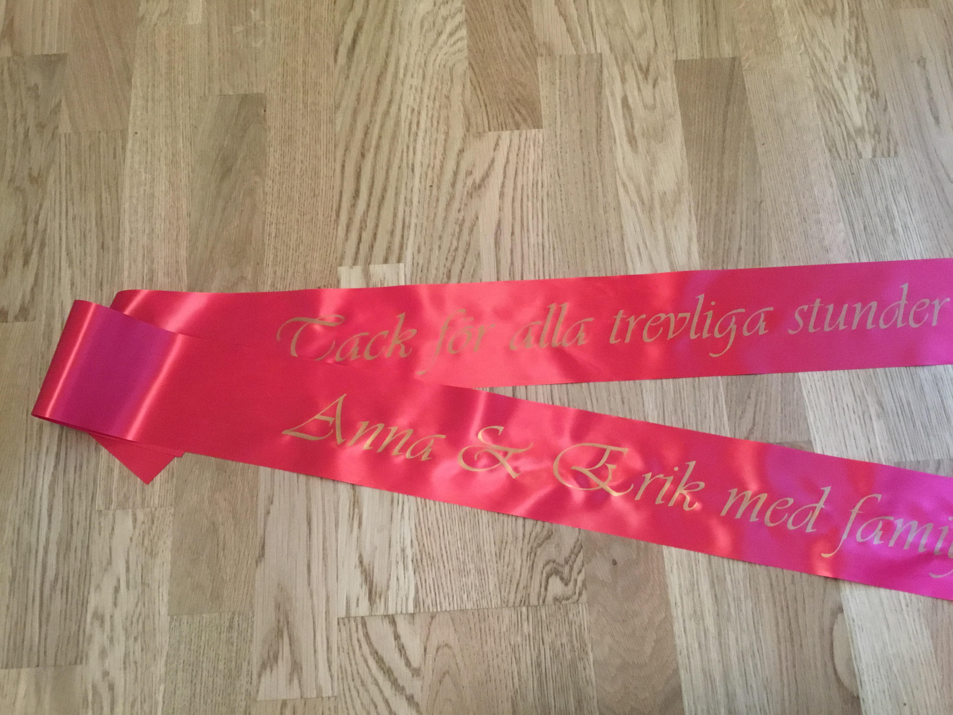 Begravnings band rött med guld text nr 807