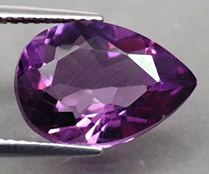 4.57 ct mycket vacker garanterat äkta ametist ädelsten