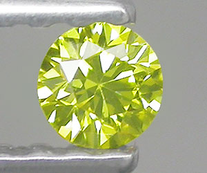 Diamante amarillo canario natural muy raro de 2,8 mm con brillo superior.