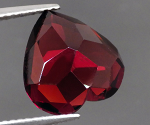 Piedra preciosa de granate piropo en forma de corazón de gran lujo de 6,44 ct - 2