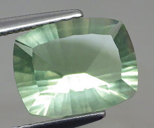 Hermosa piedra de fluorita verde natural sin tratar de 2,28 ct
