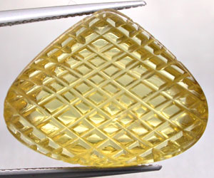 Piedra preciosa de cuarzo limón natural muy grande grabada con láser de 24,43 ct