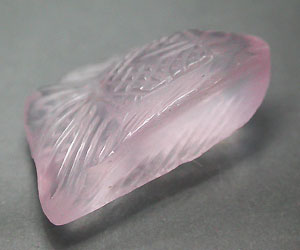 Piedra preciosa de cuarzo rosa grabada a mano grande y deliciosa de 11,94 ct - 3
