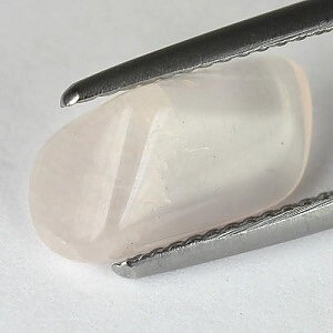 Hermosa piedra preciosa de cuarzo rosa sin tratar