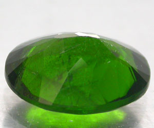 Piedra preciosa de diópsido de cromo ruso natural rara grande de 2,41 quilates - 2