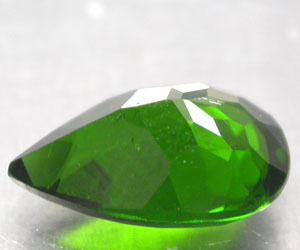 Diópsido de cromo ruso genuino raro natural de lujo de 1,21 ct - 2