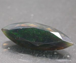 Piedra preciosa de ópalo macizo natural única de 1,84 ct - 2