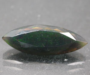 Piedra preciosa de ópalo macizo natural única de 1,84 ct
