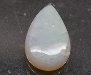 Lujosa piedra preciosa de ópalo australiano natural genuino