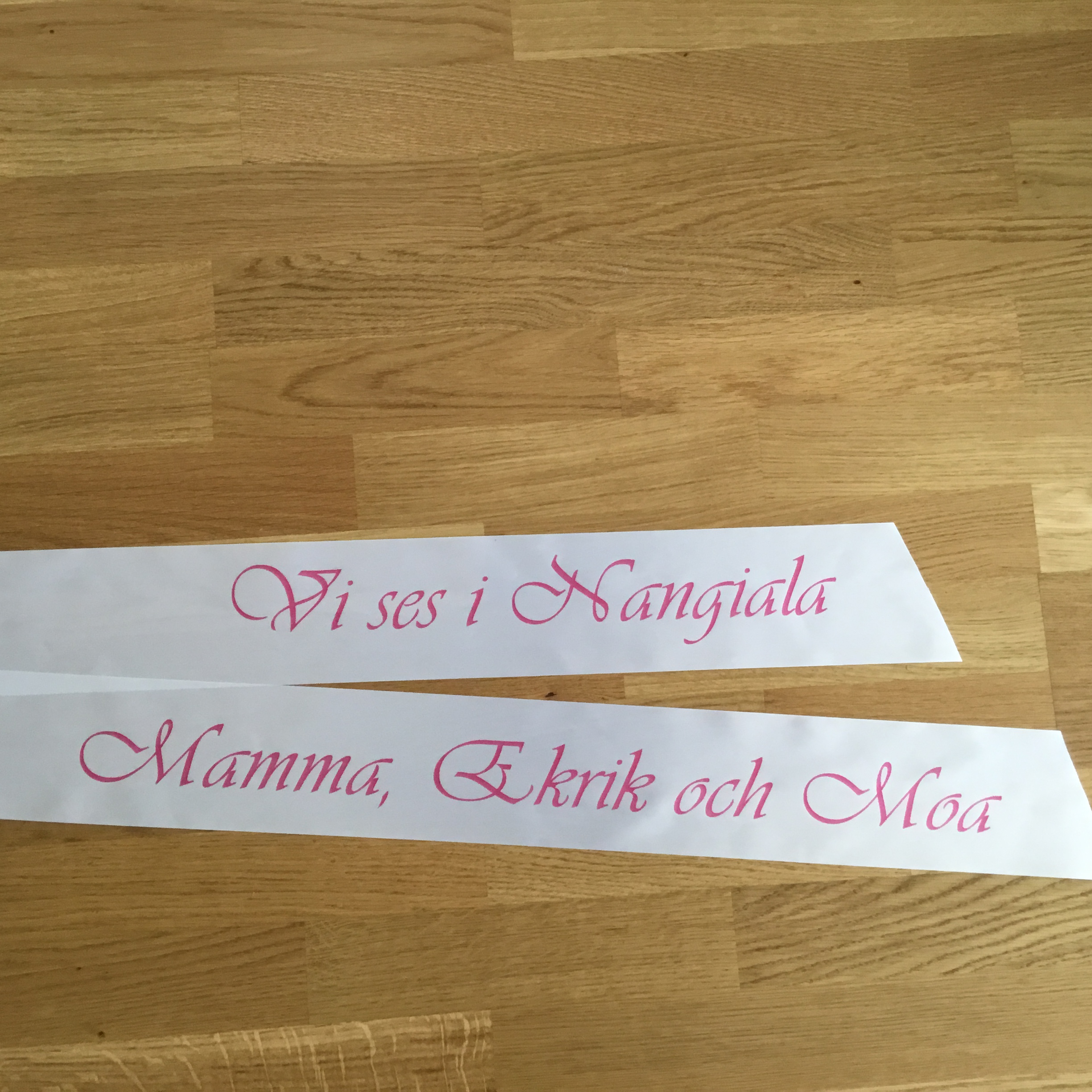 Begravningsband  vitt med rosa text 811