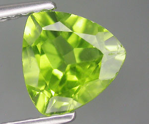 1,35 ct muy hermosa trillón de piedras preciosas de peridoto natural