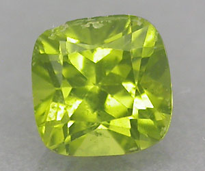 Precioso peridoto natural genuino en forma de cojín