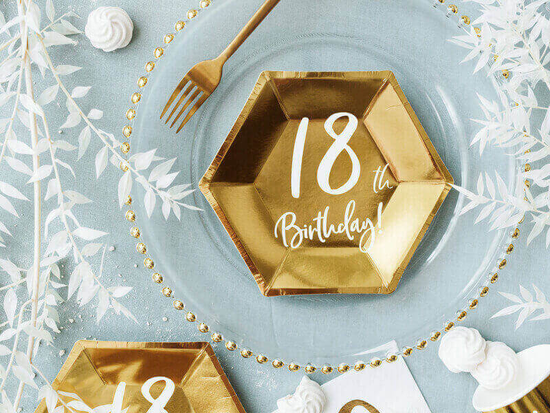 PAPPERSTALLRIKAR | 18 | Guld