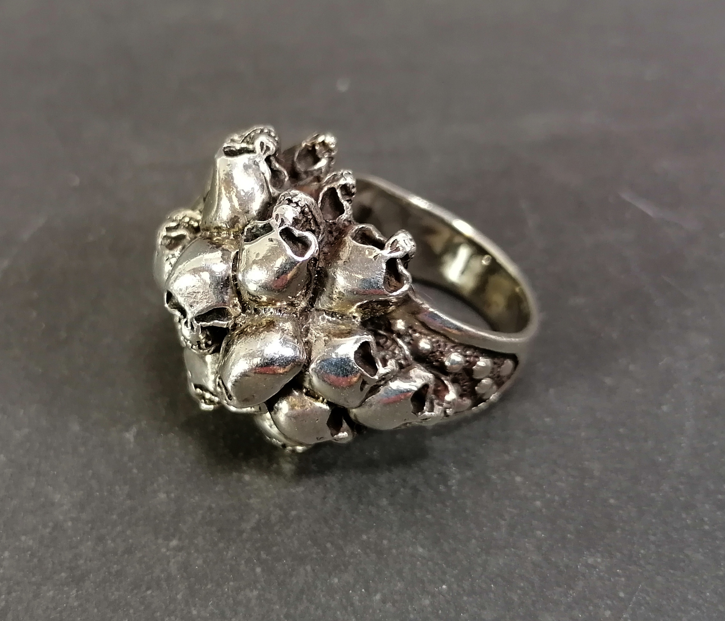 Dödskallar ring