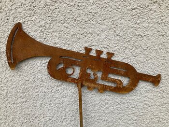 Dekoration Rostig Trumpet På Pinne