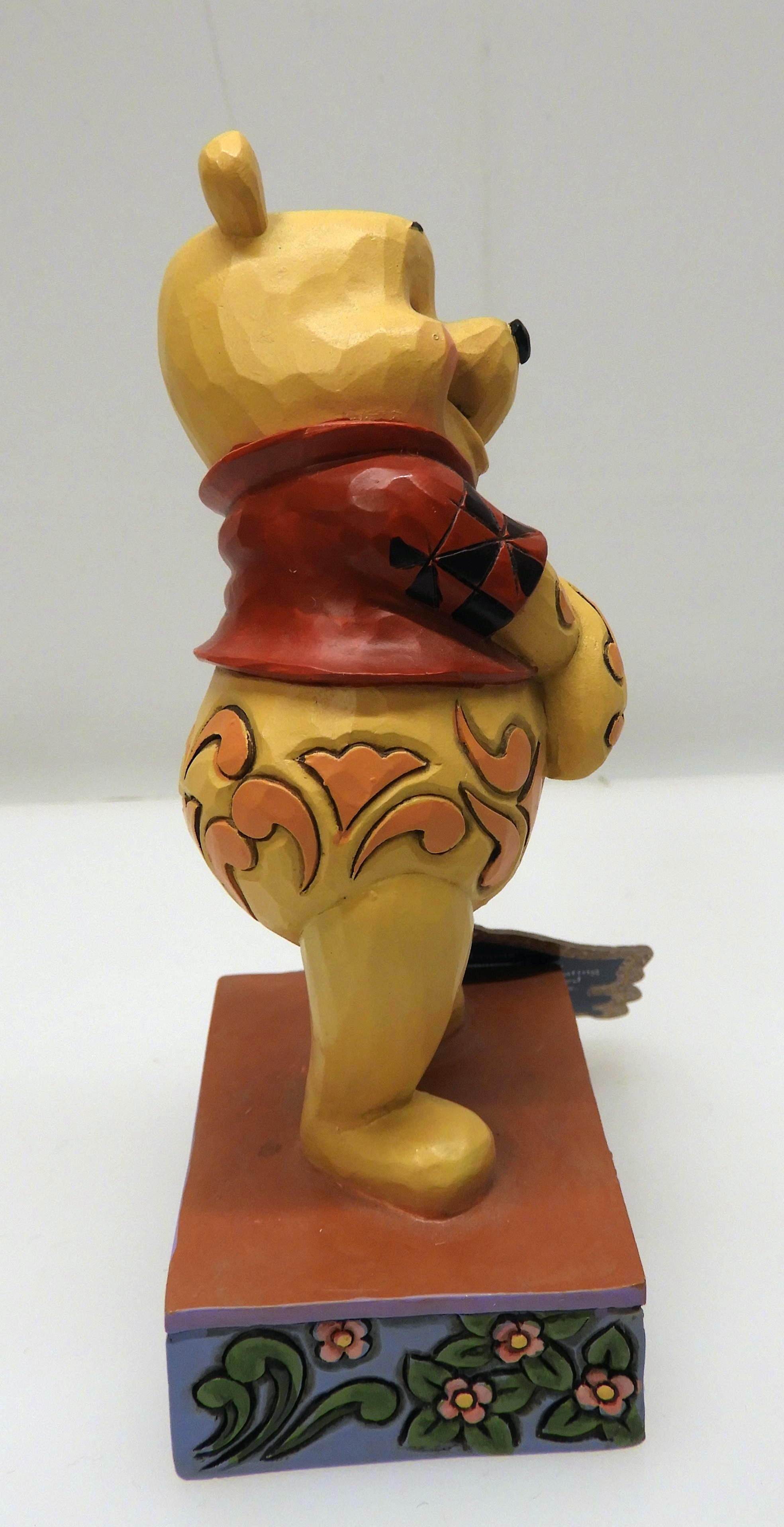 Jim Shore Figurin - Winnie The Pooh - Beloved Bear - 5