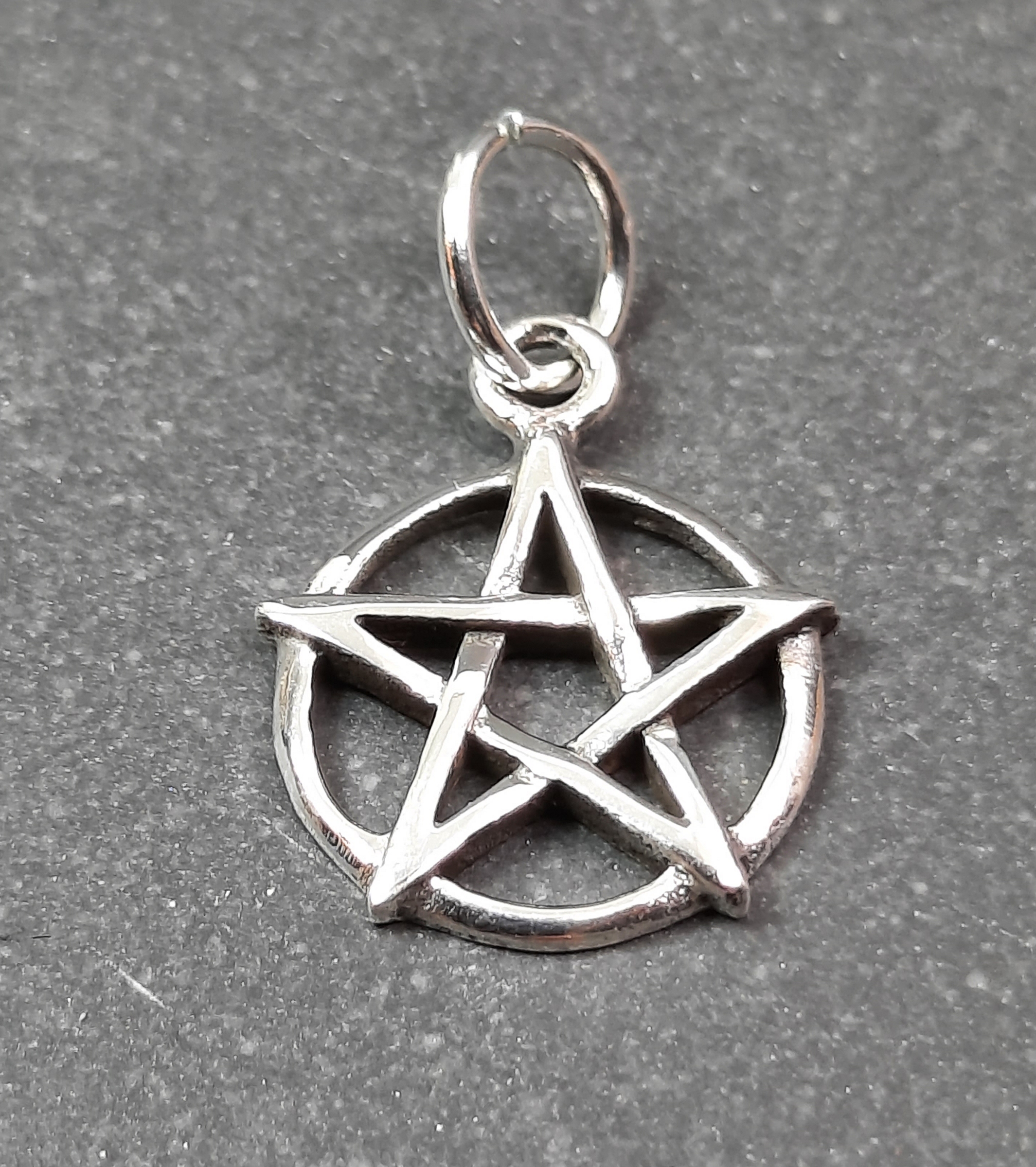Pointed Pentagram Hänge i Silver - 15mm