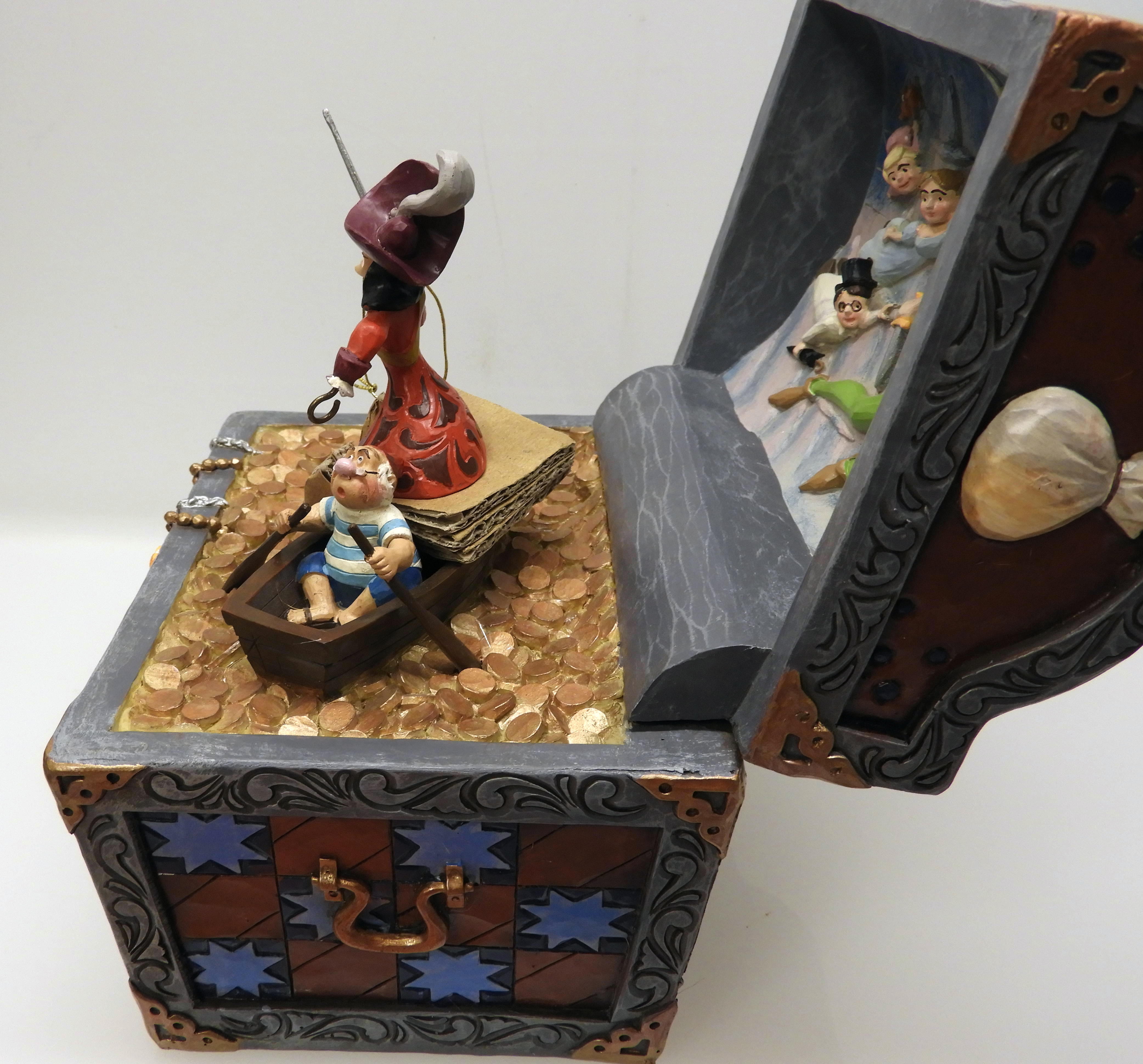Disney Traditioner Skatt beströdd Tableau - Peter Pan Flygande Scen Figurin - 3