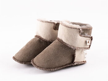 Fårskinnstoffel Stone / Honey Borås från Shepherd