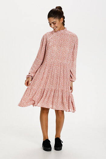 Kaffe - Lora Amber Dress Apricot / Chalk mini flower