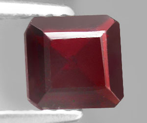 Piedra preciosa de espinela roja genuina de alta calidad muy rara de 0.83 ct