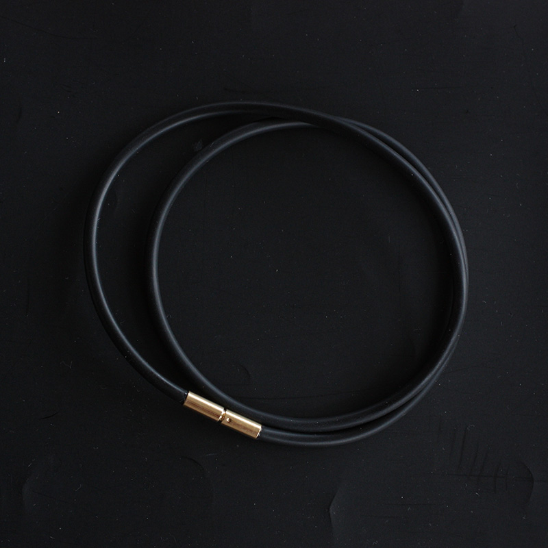 Svart gummilänk - halsband med 18K lås - 4