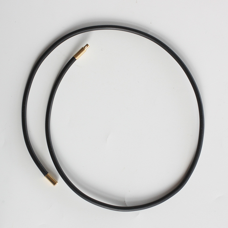 Svart gummilänk - halsband med 18K lås