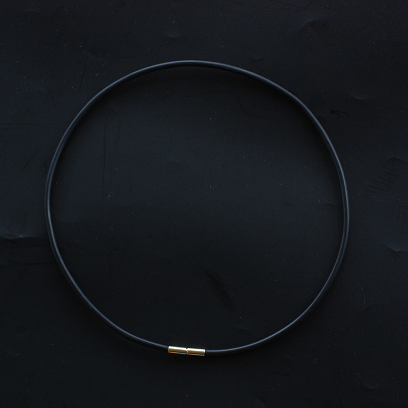Svart gummilänk - halsband med 18K lås - 2