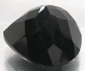 Hermosa espinela negra natural grande de 9,05 ct - 2