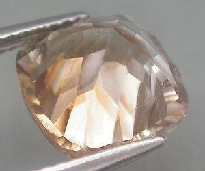 Piedra preciosa de topacio imperial natural raro de lujo de 4,29 quilates - 2