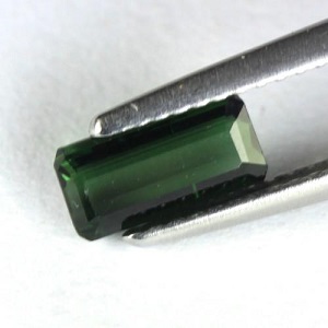 Hermosa turmalina verde natural sin tratar de 1,18 quilates