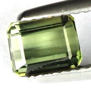 Turmalina verde natural muy bonita de 1,05 ct