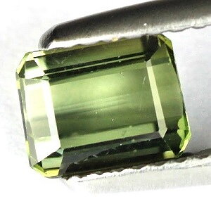 Turmalina verde natural muy bonita de 1,05 ct