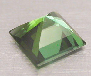 Lujosa piedra preciosa de turmalina verde con brillo superior natural - 2