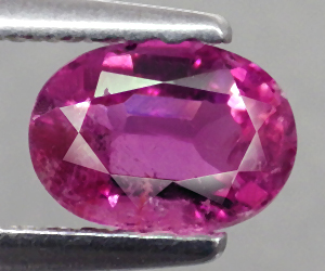 Piedra preciosa de turmalina rosa natural maravillosamente hermosa