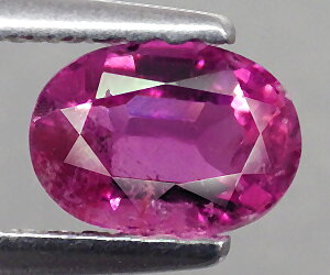 Piedra preciosa de turmalina rosa natural maravillosamente hermosa