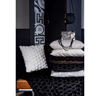  EGGSHELL  PLÄD BLACK  130X170 CEANNIS