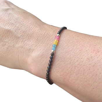 Svart panarmband i ädelstenar 